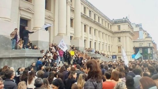 conflicto-salarial-judicial:-se-viene-la-segunda-cuota-de-la-equiparacion-y-descuentos-por-dias-de-paro