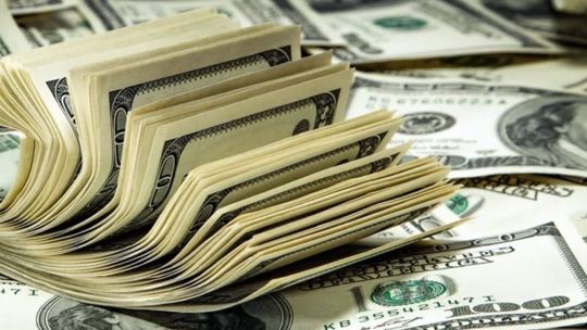 record-de-dolares-al-exterior:-cuanto-giraron-las-empresas-argentinas-tras-la-flexibilizacion-del-cepo
