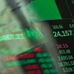 el-riesgo-pais-cae-a-430-puntos-tras-los-anuncios-del-gobierno-y-sostiene-sus-minimos-historicos