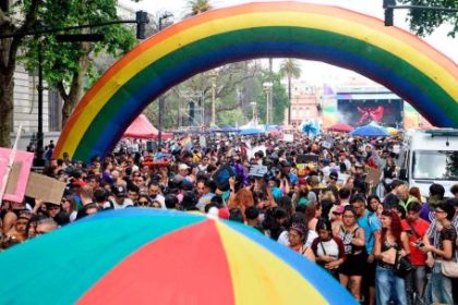 la-justicia-suspendio-el-dnu-de-milei-que-prohibia-los-tratamientos-de-cambio-de-genero-en-menores