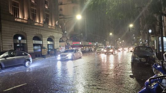 noche-espantosa-en-el-amba:-lluvia,-viento-y-mas-de-70-mil-usuarios-sin-luz