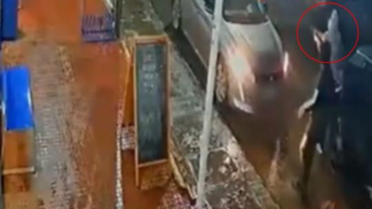 la-matanza:-un-policia-repelio-un-ataque-a-los-tiros-abajo-de-la-lluvia-y-mato-a-un-delincuente