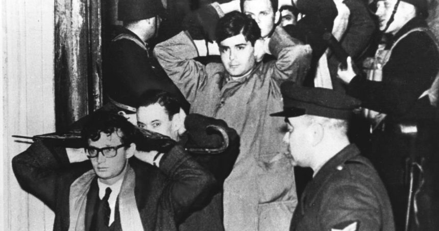 la-“noche-de-los-bastones-largos”,-una-violenta-sangria-de-la-educacion