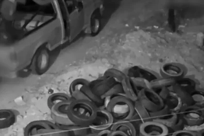 tiraron-neumaticos-en-un-terreno,-fueron-identificados-y-recibieron-una-multa-millonaria