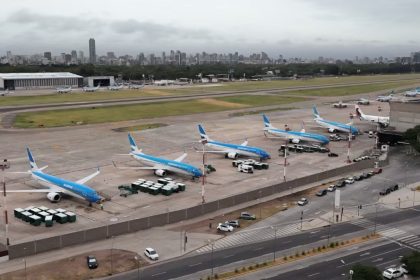 el-fuerte-temporal-provoco-cancelaciones-y-hay-mas-de-30-vuelos-demorados-en-aeroparque-y-ezeiza