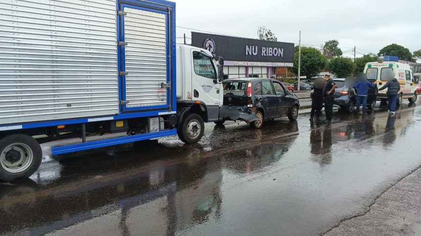 choque-en-cadena-en-garupa:-un-camion-y-dos-autos-colisionaron-sin-heridos