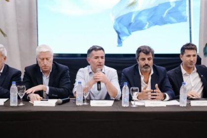avanzada-libertaria:-cumbre-con-santilli-por-2027,-cruces-con-la-provincia-y-mas-guinos-a-intendentes-del-interior