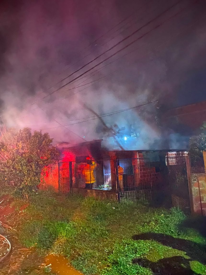 incendio-en-una-vivienda-de-miguel-lanus-en-posadas:-bomberos-controlaron-las-llamas
