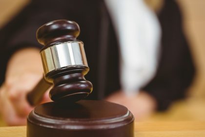 un-guion-bajo-mal-escrito-mando-a-un-inocente-18-meses-a-prision:-el-error-digital-que-nadie-detecto