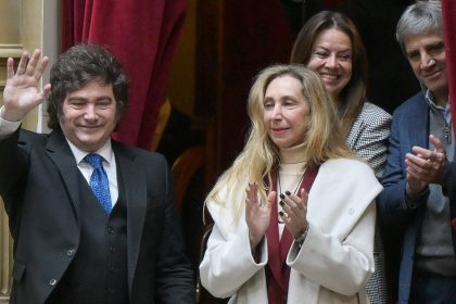 javier-milei-y-sus-medidas,-en-vivo:-el-gobierno-advierte-por-sanciones-a-los-gremios-docentes-por-el-paro-de-manana-y-busca-avanzar-con-el-proyecto-que-permite-venderle-tierras-a-extranjeros