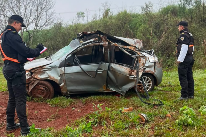 despisto-y-volco-un-automovil-sobre-la-ruta-provincial-2:-cuatro-personas-resultaron-lesionadas-en-el-soberbio