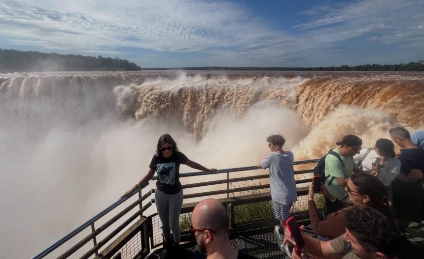las-cataratas-del-iguazu-se-consolidan-en-la-region-como-favoritas,-y-cierran-la-temporada-con-un-74%-de-ocupacion