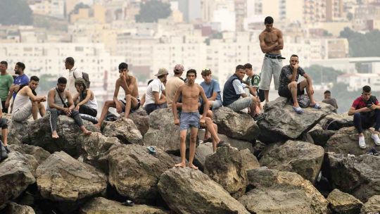 sube-a-72-la-cifra-de-migrantes-muertos-en-ceuta-y-crece-la-tension-entre-espana,-marruecos-y-ue