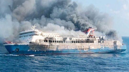 incendio-en-un-ferry-en-indonesia:-al-menos-cinco-muertos-y-mas-de-40-desaparecidos