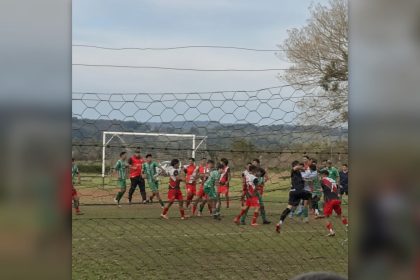 escandalo-en-la-liga-regional-oberena:-tras-la-expulsion-de-dos-jugadores,-un-partido-termino-a-las-trompadas-y-patadas