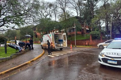 un-motociclista-de-25-anos-resulto-lesionado-tras-chocar-con-un-auto-en-obera