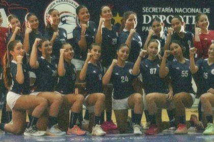 (video)-hijas-de-famosos-expeloteros-albirrojos-se-lucen-ahora-con-la-remera-de-la-sele!