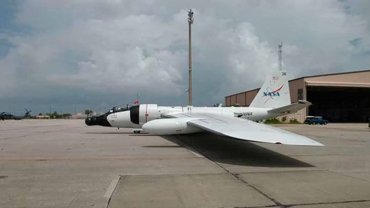eclipse-de-sol:-como-es-el-avion-espacial-wb-57-de-la-nasa-que-tomara-imagenes-ineditas-de-la-corona-solar