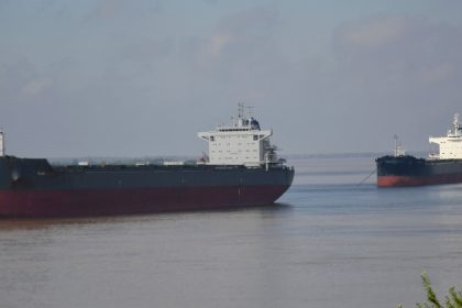 puertos-paralizados-por-un-decreto-de-sturzenegger:-hay-mas-de-150-barcos-sin-poder-operar-y-afecta-a-las-exportaciones