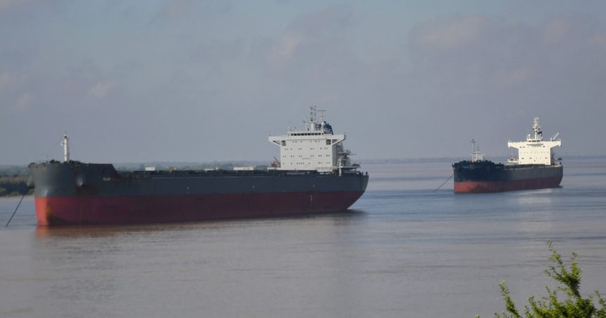 puertos-paralizados-por-un-decreto-de-sturzenegger:-hay-mas-de-150-barcos-sin-poder-operar-y-afecta-a-las-exportaciones