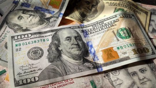 que-dicen-los-expertos-sobre-el-futuro-del-dolar,-el-cepo-y-las-inversiones-en-el-modelo-economico-de-milei