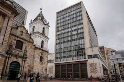 el-peso-colombiano-se-hunde-2,2%-tras-la-sorpresiva-decision-del-banco-central
