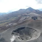 volcan-purace-mantiene-la-alerta-naranja-tras-tres-emisiones-de-ceniza-en-las-ultimas-24-horas:-reportan-caida-de-material-en-tres-veredas-cercanas