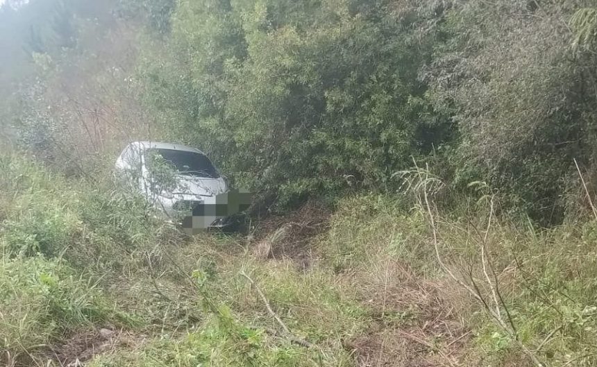 hallaron-un-auto-que-despisto-y-fue-abandonado-en-fachinal:-tenia-pedido-de-secuestro-desde-marzo-en-buenos-aires