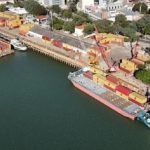 paro-portuario:-prefectura-intimo-a-mas-de-500-trabajadores-para-que-vuelvan-a-desempenar-sus-tareas-y-advirtio-fuertes-sanciones