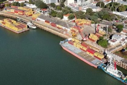 paro-portuario:-prefectura-intimo-a-mas-de-500-trabajadores-para-que-vuelvan-a-desempenar-sus-tareas-y-advirtio-fuertes-sanciones