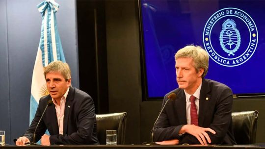 el-dolar-que-quiere-el-gobierno:-techo-de-$1500,-intervencion-del-tesoro-y-un-carry-trade-que-resiste