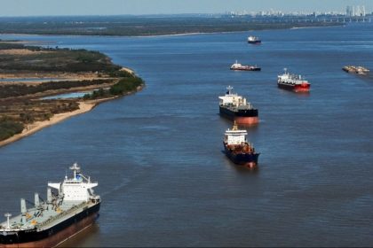 paro-en-los-puertos:-las-petroleras-evaluan-el-riesgo-de-desabastecimiento-de-combustibles-y-como-afectaria-la-produccion-de-vaca-muerta