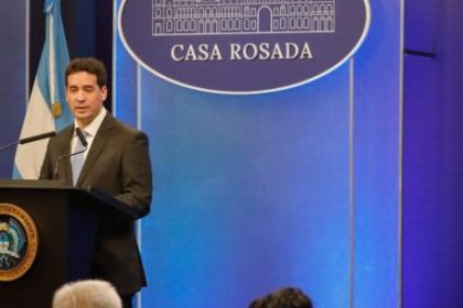 “los-ninos-dejaron-de-ser-rehenes”:-adrian-ravier-le-marco-la-cancha-a-los-gremios-y-acelero-el-debate-por-la-ley-de-tierras