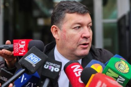 crimen-de-julian-alvarez:-la-querella-sospecha-un-ataque-sorpresa-y-cuestiona-el-traslado