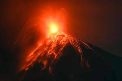 la-impactante-erupcion-del-volcan-de-fuego:-guatemala-declaro-la-alerta-naranja-y-evacuo-a-cientos-de-personas