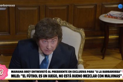 la-nueva-formula-de-milei-para-repuntar-en-las-encuestas:-una-entrevista-por-dia,-menos-tiempo-en-redes-y-mas-millas-de-derecha