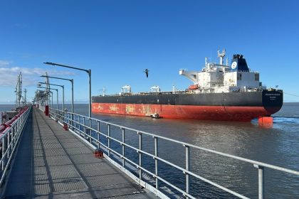 puertos-paralizados:-el-gobierno-asegura-que-el-costo-argentino-para-los-barcos-es-cuatro-veces-mayor-que-en-otros-paises
