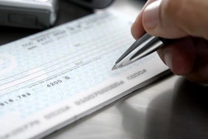 estres-financiero:-los-cheques-rechazados-aumentaron-en-junio-y-llegaron-a-160.000
