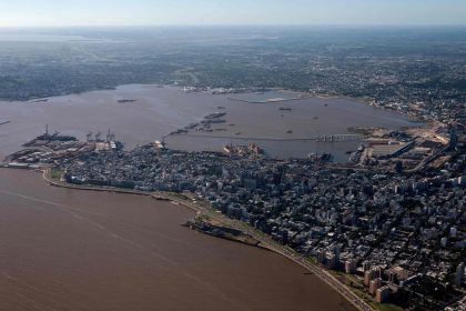 uruguay-habia-transmitido-que-el-decreto-argentino-introducia-cambios-en-los-rios-compartidos-y-afectaba-a-sus-puertos