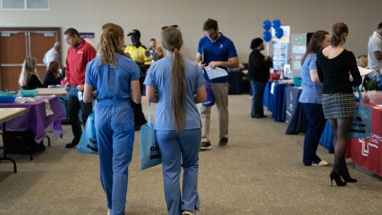 las-vacantes-laborales-en-eeuu.-disminuyen-mientras-los-despidos-siguen-limitados