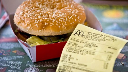indice-big-mac:-el-peso-argentino-esta-19%-sobrevaluado-y-el-dolar-teorico-supera-los-$1.750