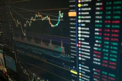 el-riesgo-pais-sube-diez-unidades-y-cierra-en-421-puntos-tras-el-derrumbe-previo
