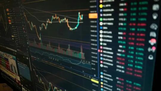 el-riesgo-pais-sube-diez-unidades-y-cierra-en-421-puntos-tras-el-derrumbe-previo