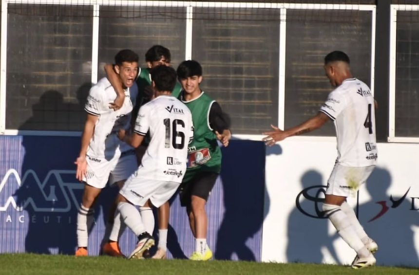 chaco-for-ever-salio-de-la-zona-de-descenso-en-la-primera-nacional-y-gonzalo-melgarejo-destaco-al-chango-cravero,-su-dt-:-“nos-transmitio-lo-que-es-este-club”