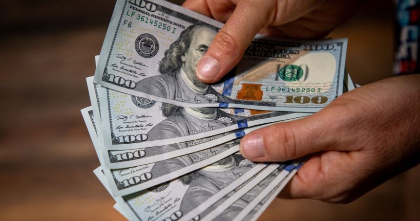 dolar-hoy-y-dolar-blue,-en-vivo:-a-cuanto-cotiza-el-oficial-y-cual-es-el-precio-del-paralelo-este-miercoles-de-agosto,-minuto-a-minuto