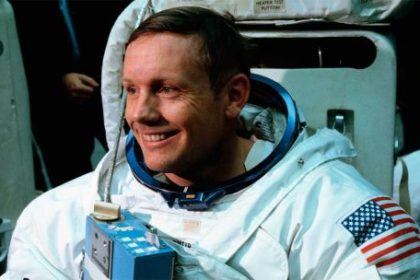 alarma,-rocas-y-combustible-al-limite:-los-minutos-criticos-en-los-que-neil-armstrong-salvo-la-mision-del-apolo-11