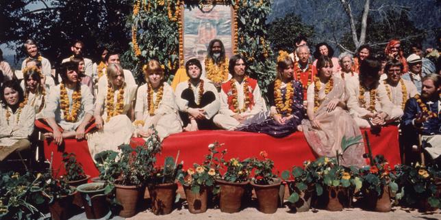 maharishi-mahesh-yogi,-le-gourou-des-beatles-qui-initie-ala-meditation-la-generation-hippie