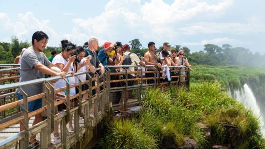 cataratas-del-iguazu:-fijan-un-cupo-maximo-de-8.000-visitantes-diarios