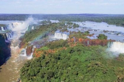 ante-la-feroz-crecida-del-rio-iguazu,-explican-como-funcionan-las-pasarelas-de-las-cataratas