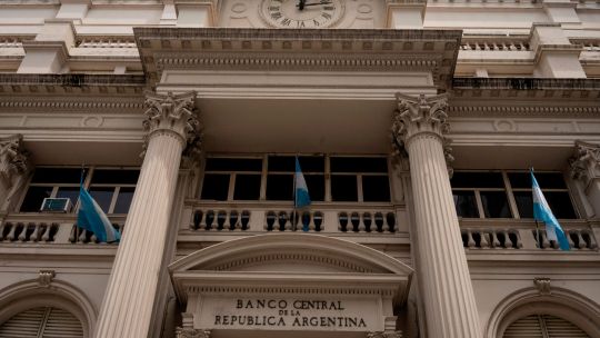 argentina,-china-extend-currency-swap-deal